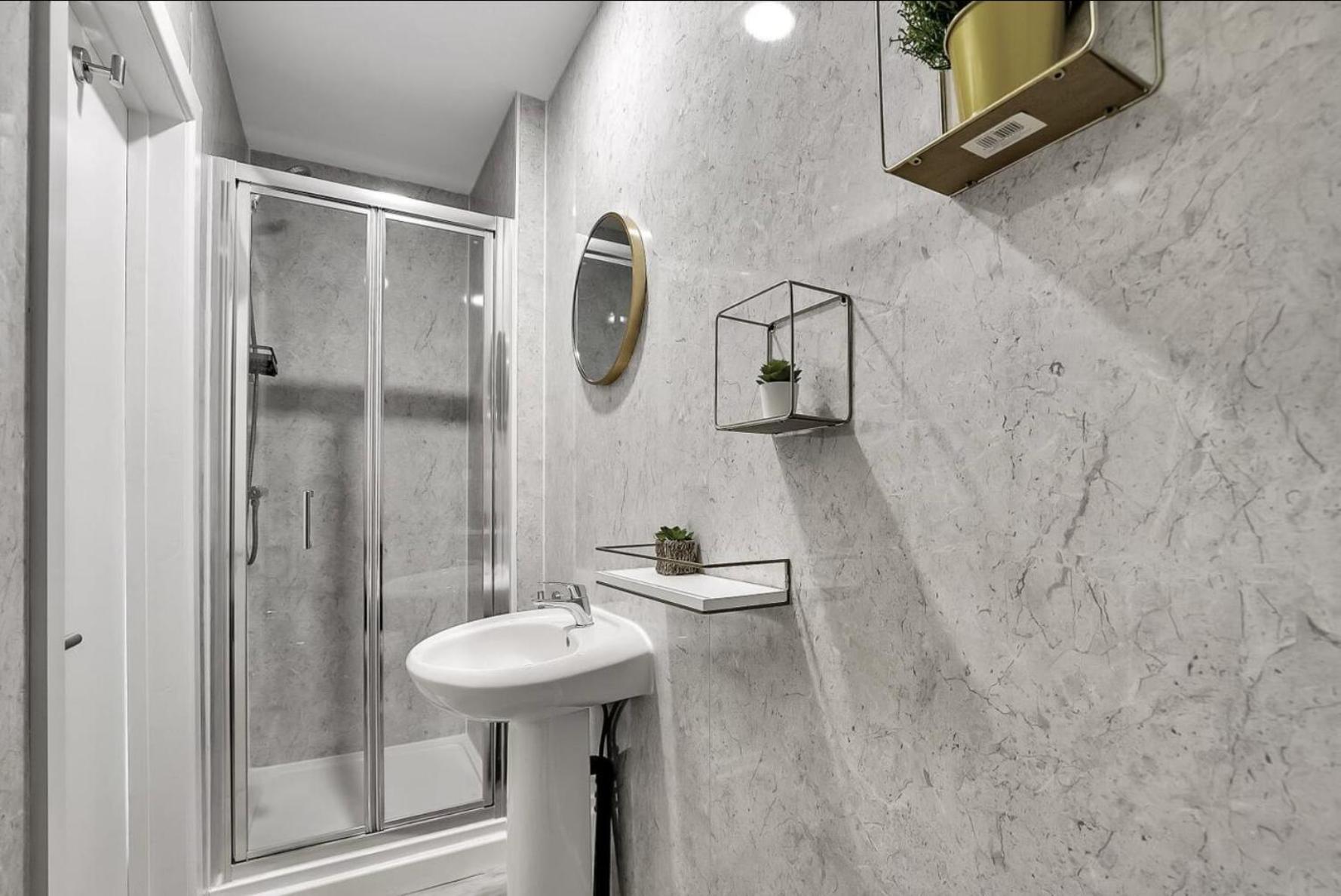 Vibrant Kensington Street Apartment London