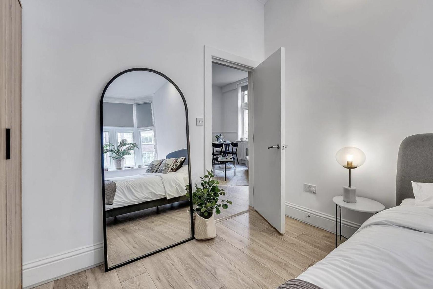 Vibrant Kensington Street Apartment
