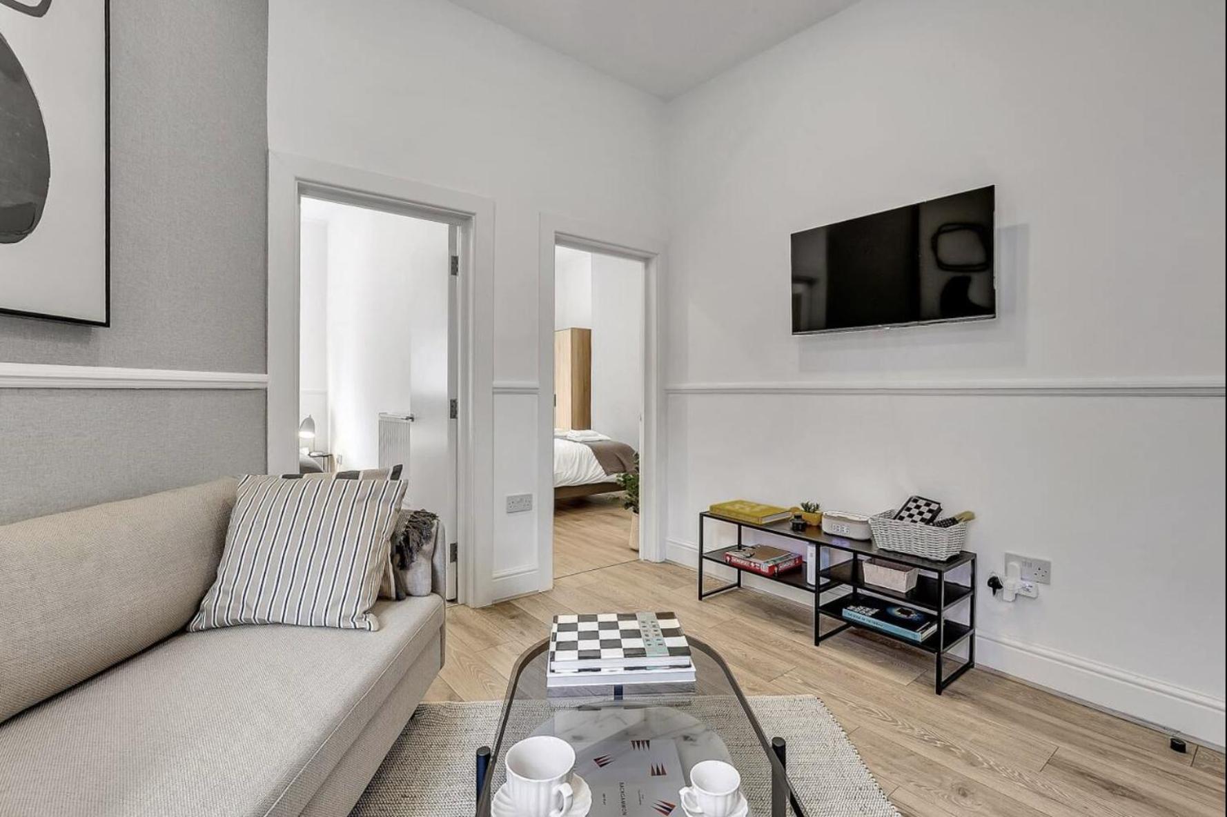 Vibrant Kensington Street Apartment