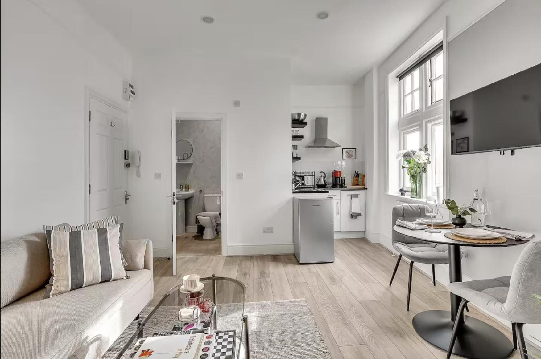 Apartment Vibrant Kensington Street London