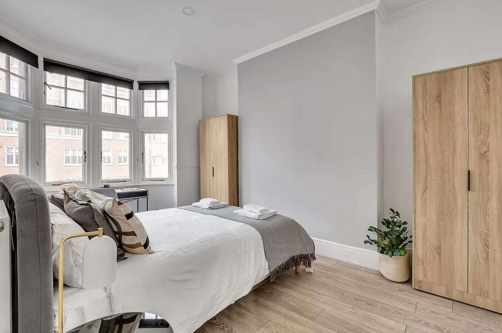Vibrant Kensington Street Apartment