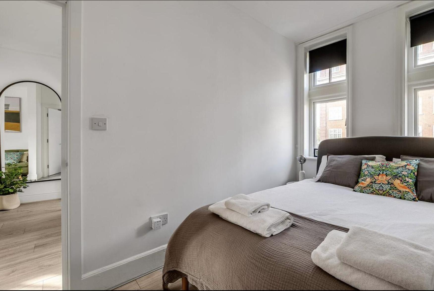 Vibrant Kensington Street Apartment *